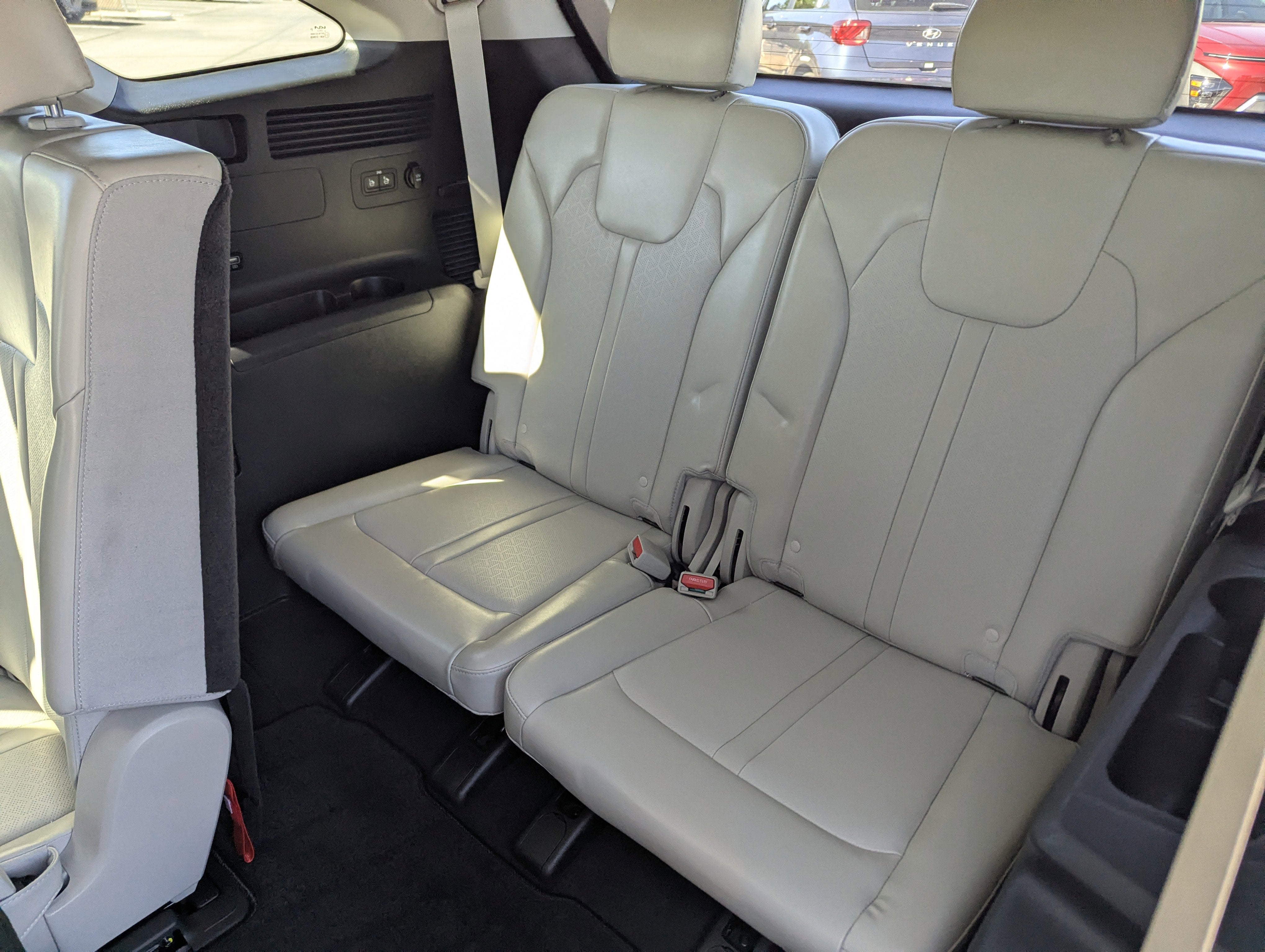 2022 Kia Sorento S - Photo 10