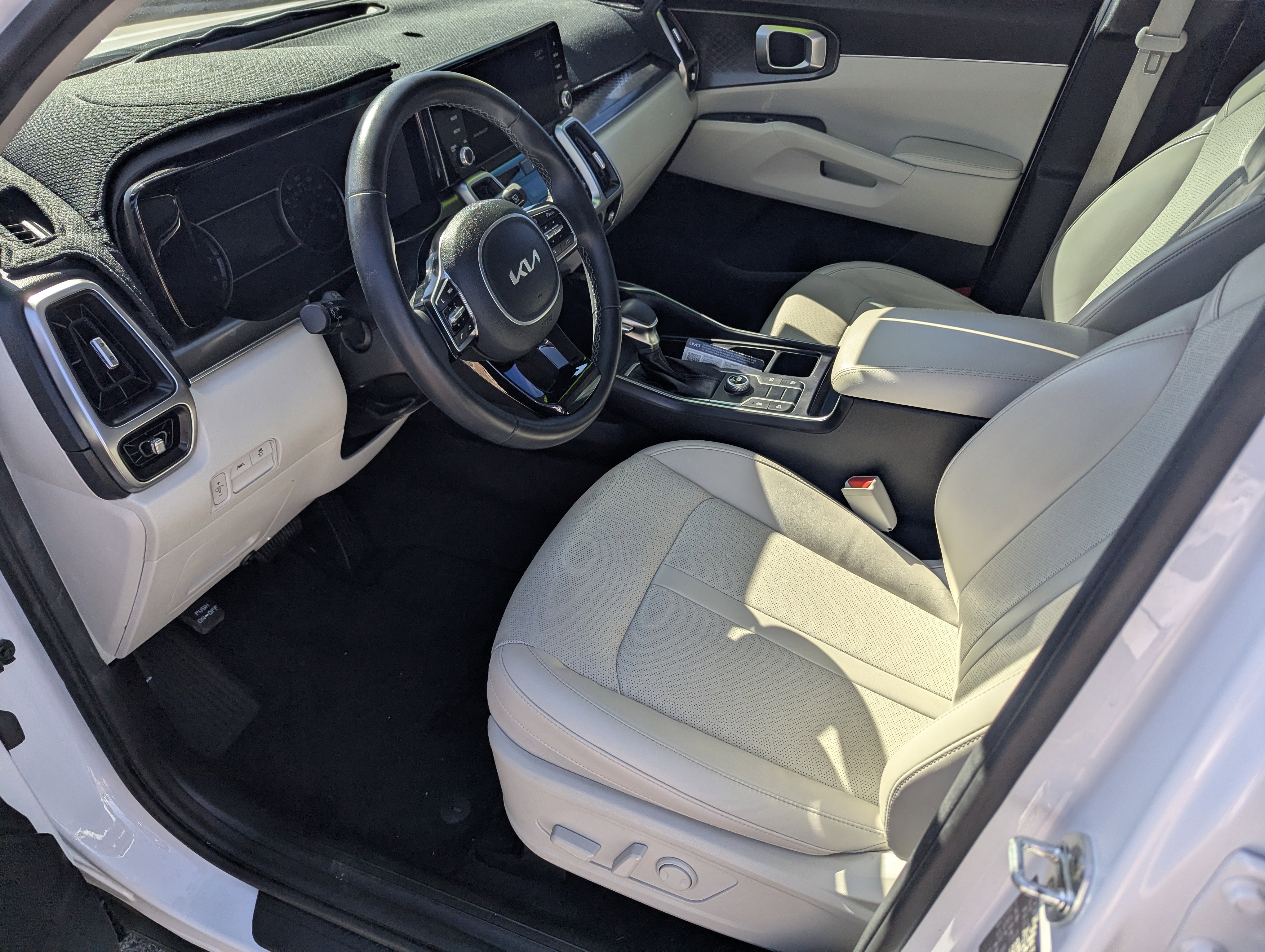 2022 Kia Sorento S - Photo 11