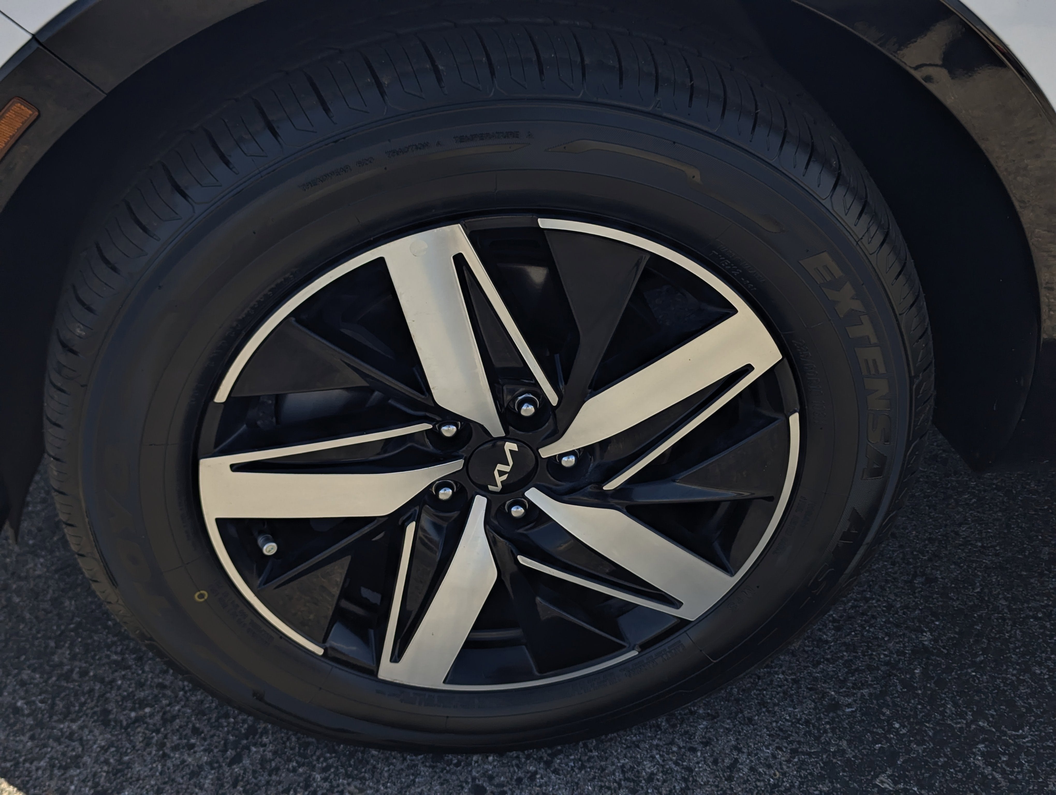 2022 Kia Sorento S - Photo 8