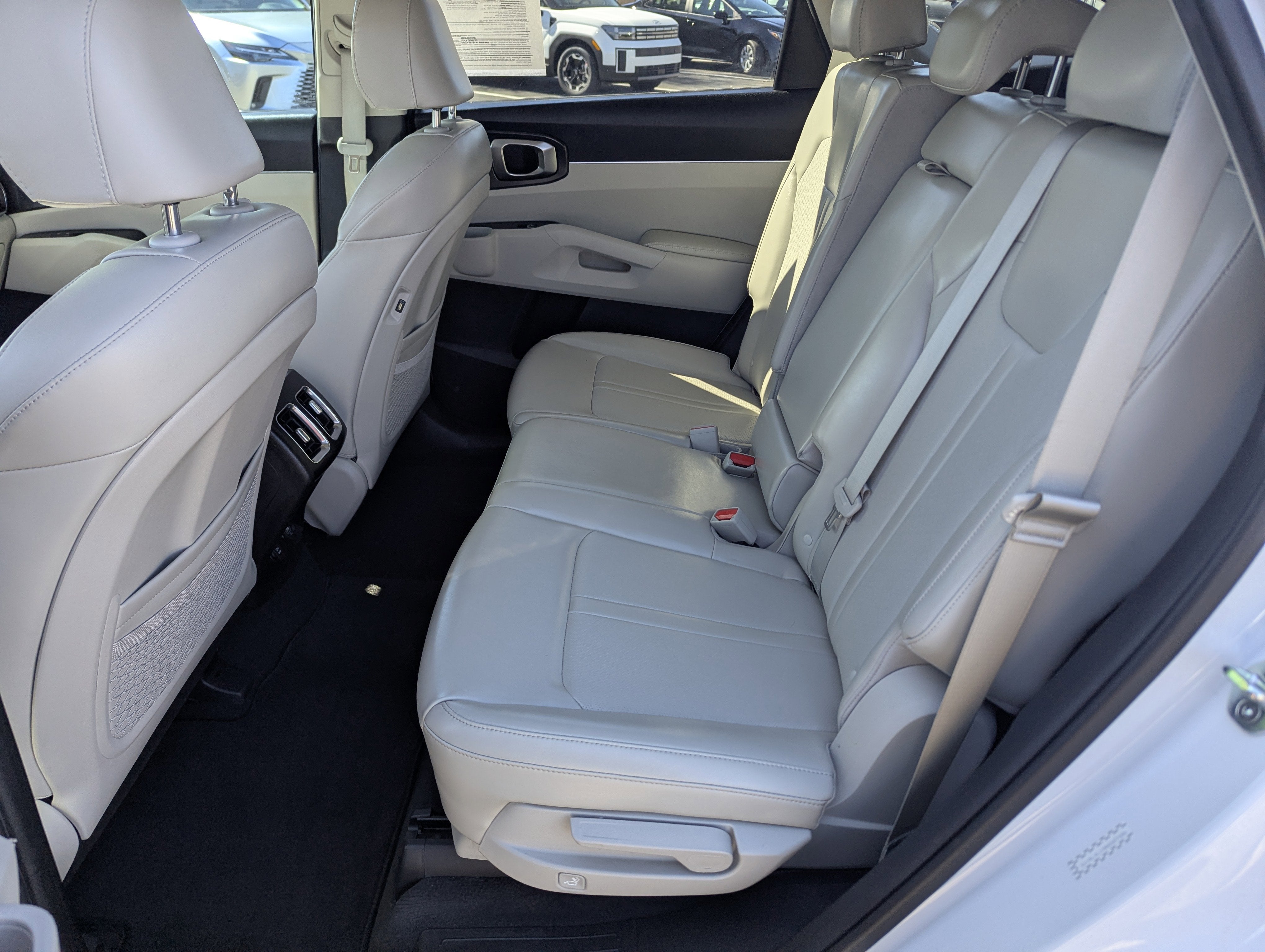 2022 Kia Sorento S - Photo 9